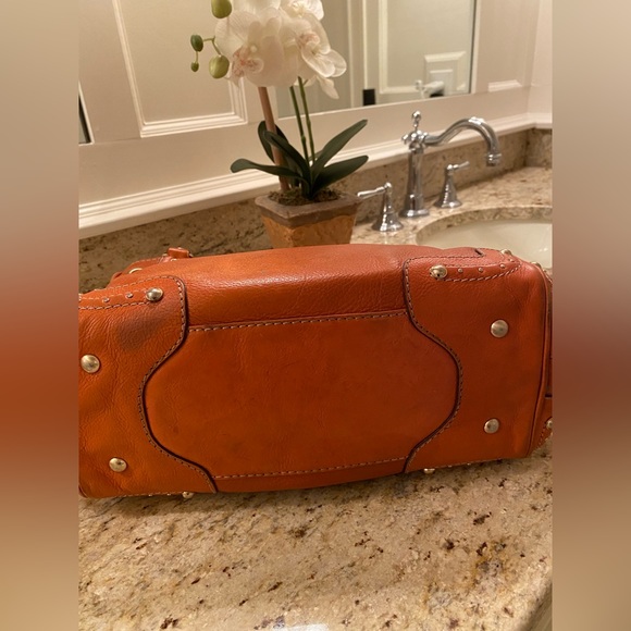 MICHAEL KORS DESIGNER HANDBAG WITH MATCHING WALLET - Picture 4 of 9